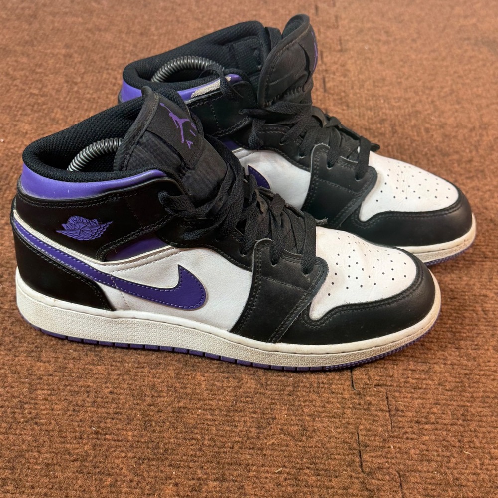 Jordan 1 Mid GS Dark Concord Black White Purple Kids Size 7Y 554725-095